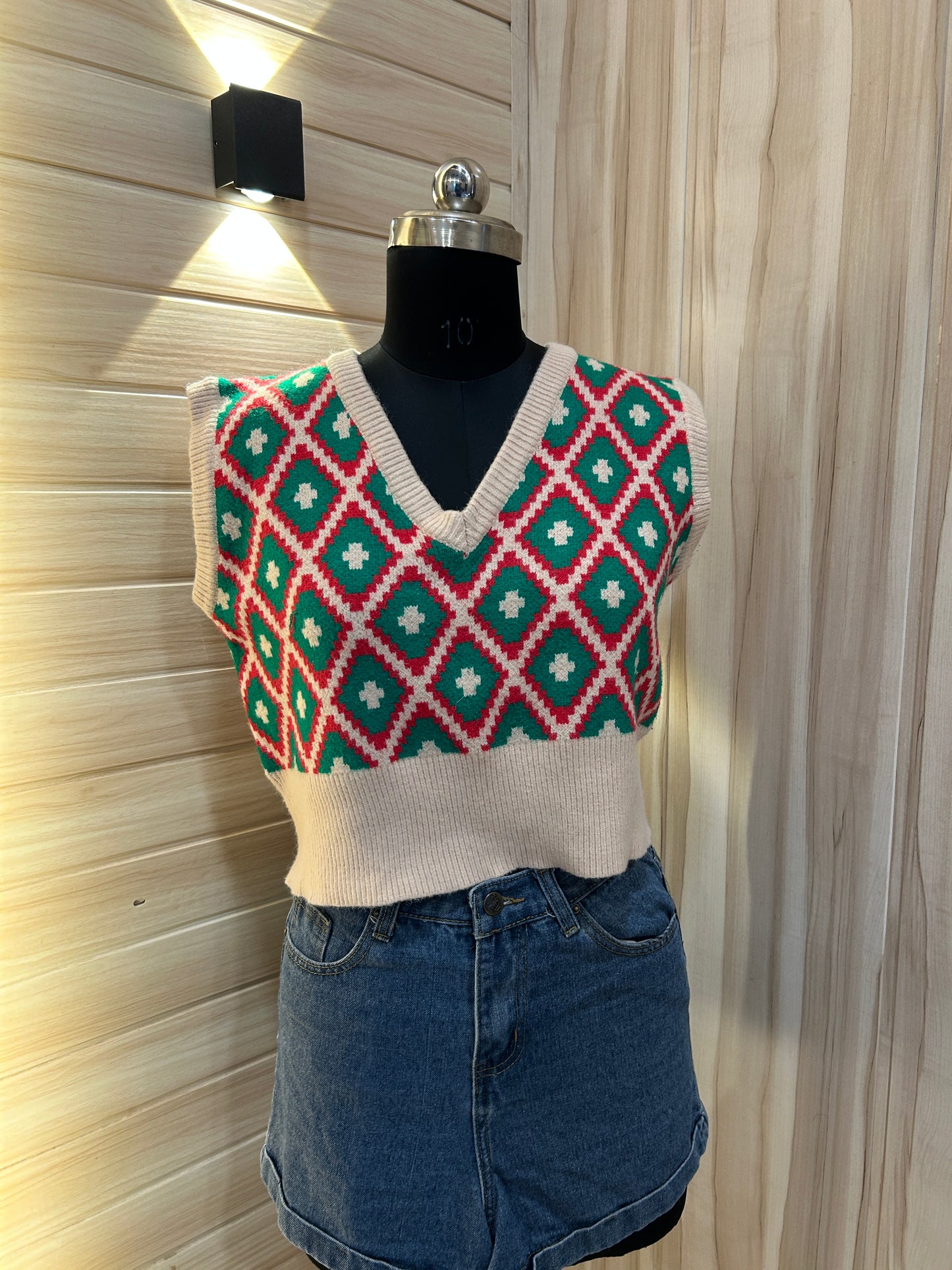 White cute print vest