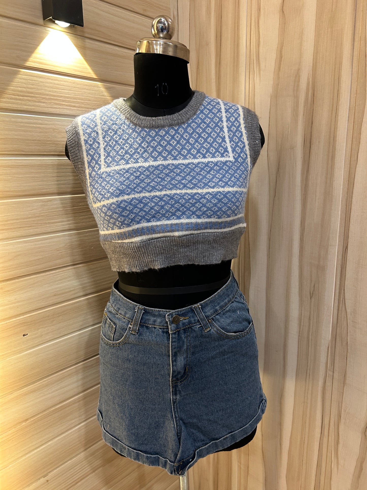 Cute Grey blue printed crop vest