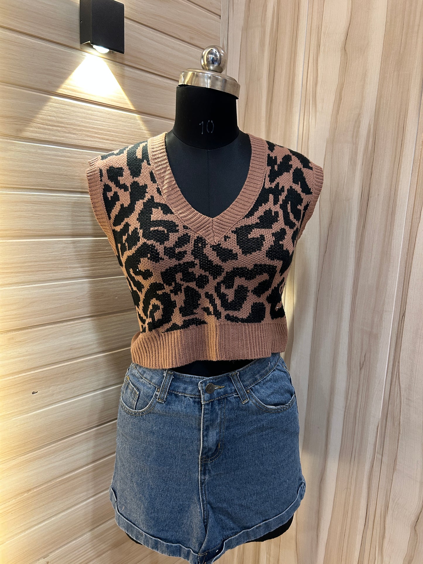 Brown leopard print crop