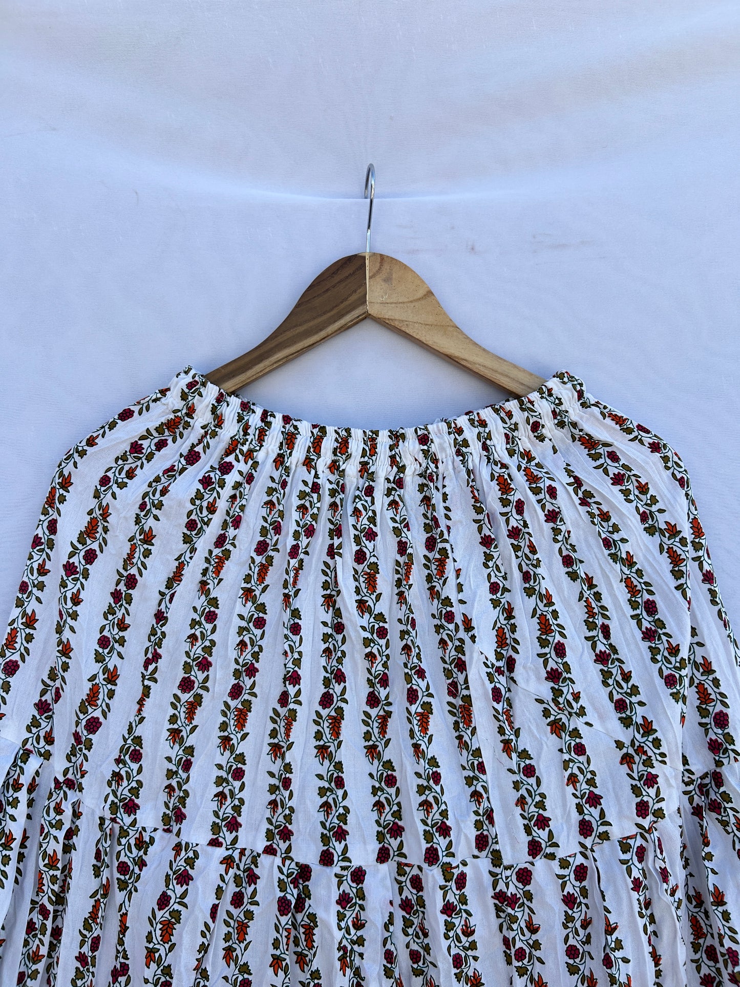 White cute flower print skirt