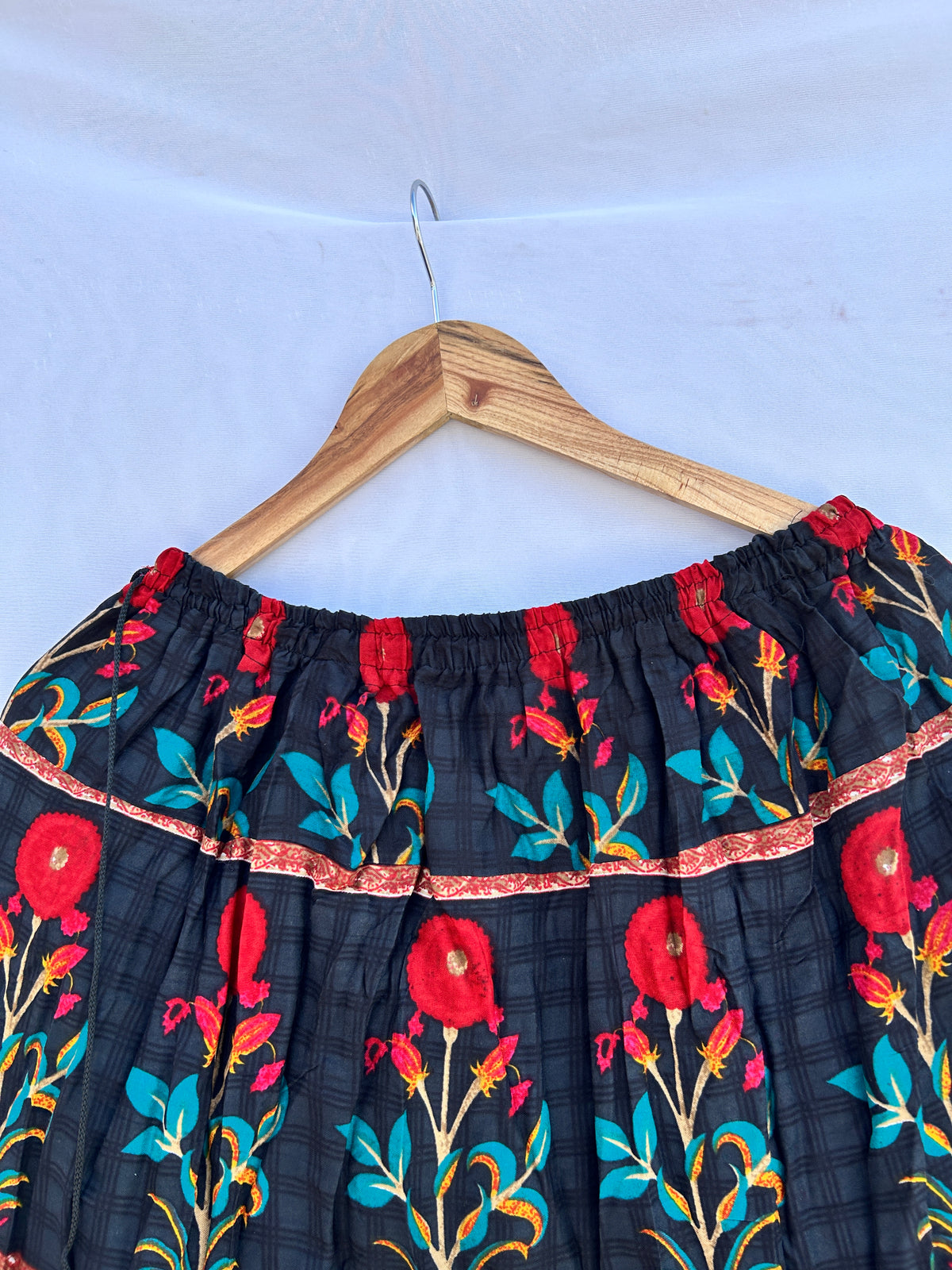 Black red flower print