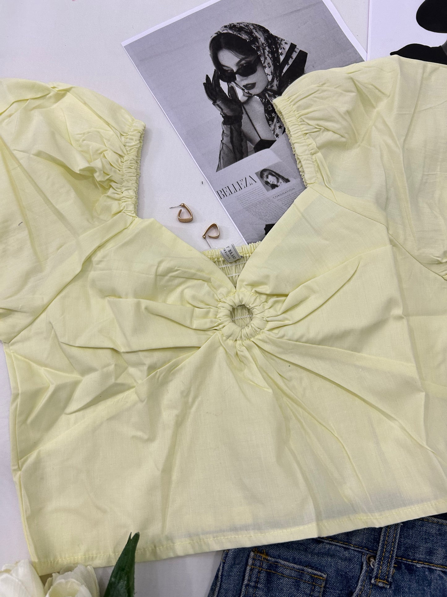 Prettiest Keyhole - Butter yellow