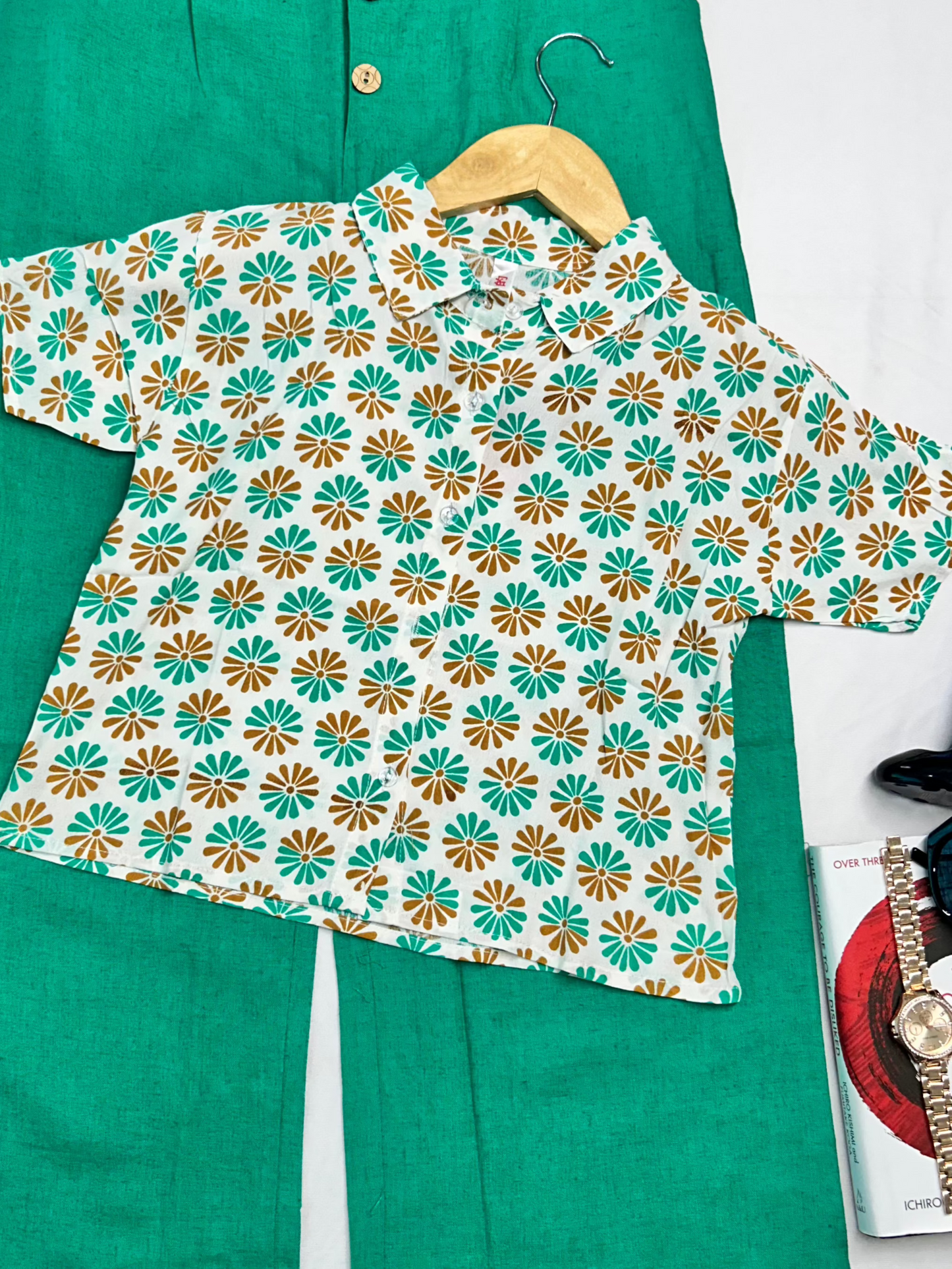 Cute daisy floral crop shirt