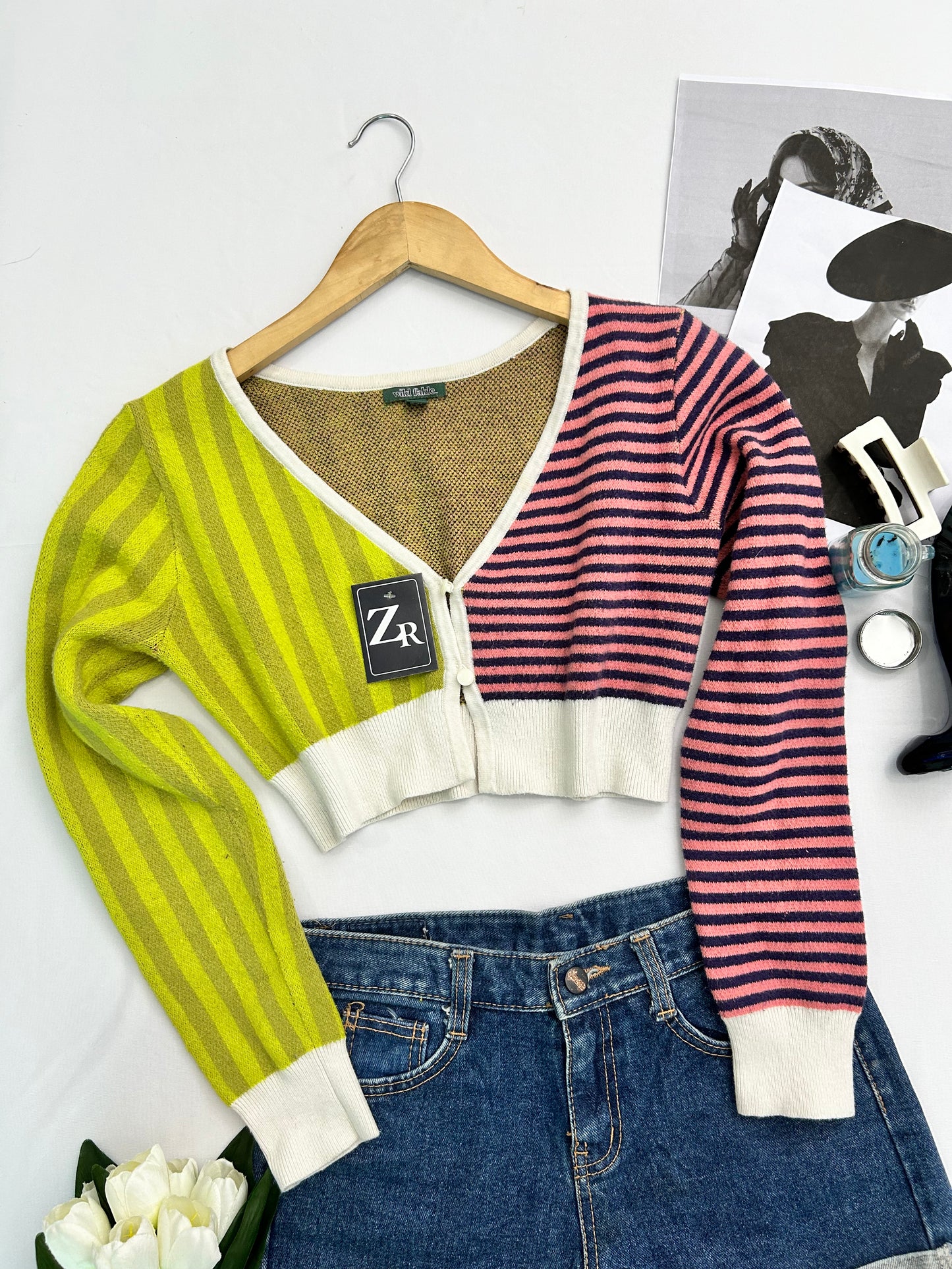 Cute contrast buttoned top