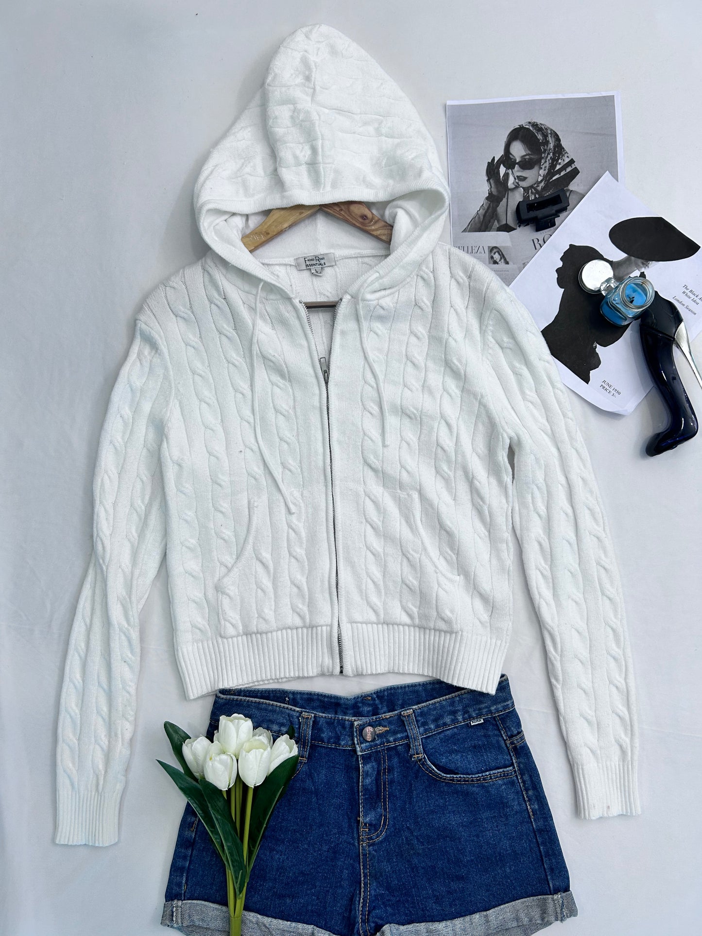 White zipper pullover wiyth hoodie