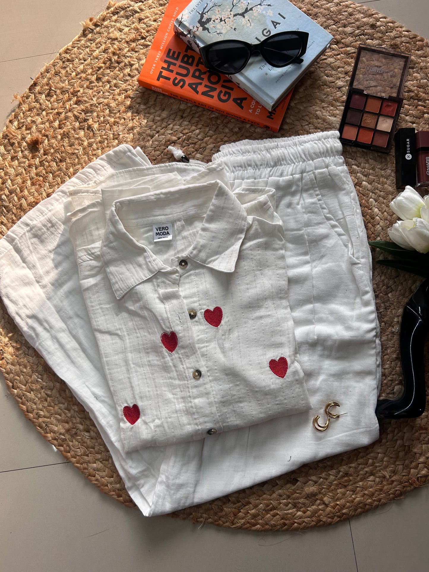 White linen hearts