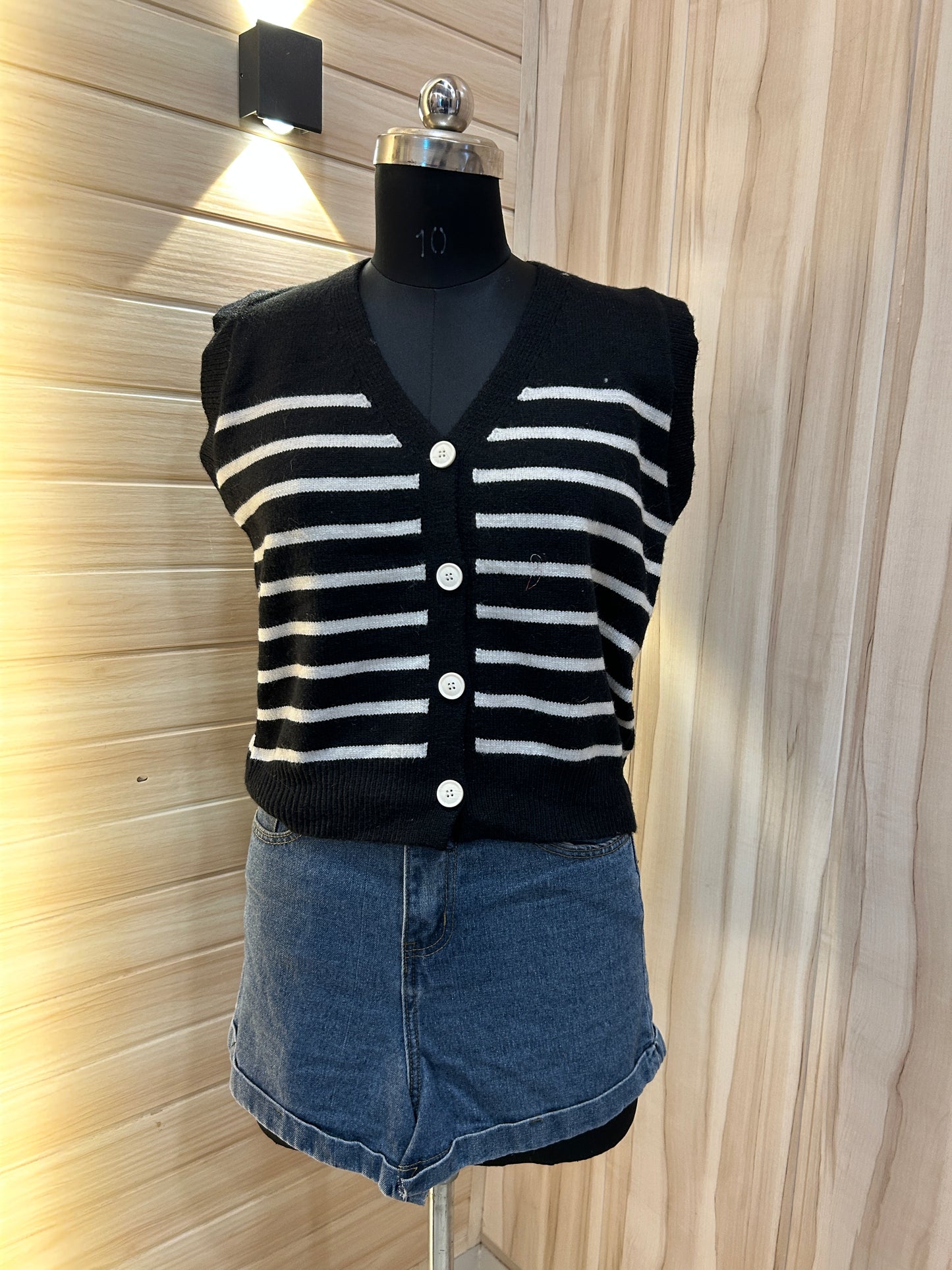 Stripe Button - black