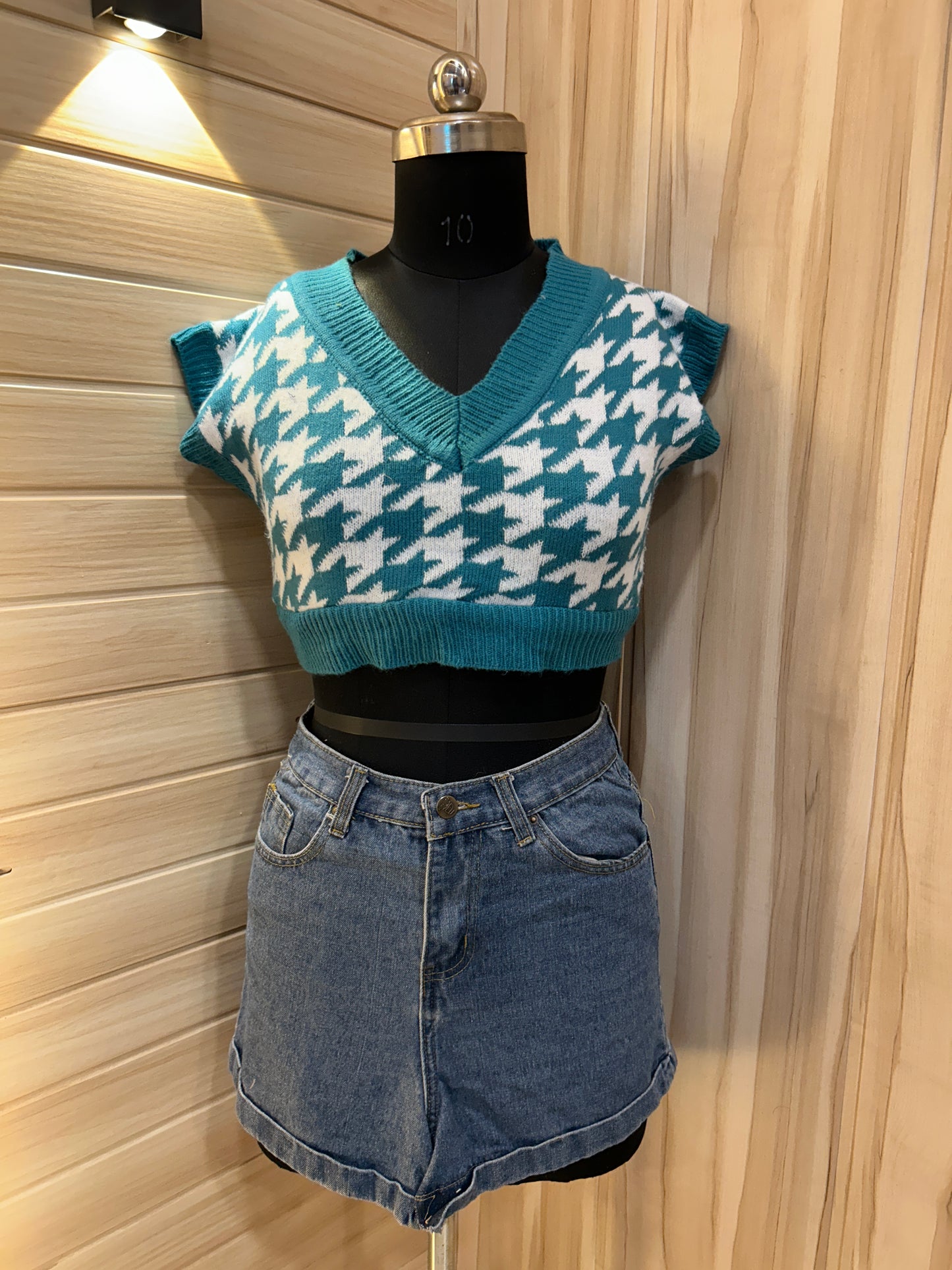 Sea green checkerd  crop