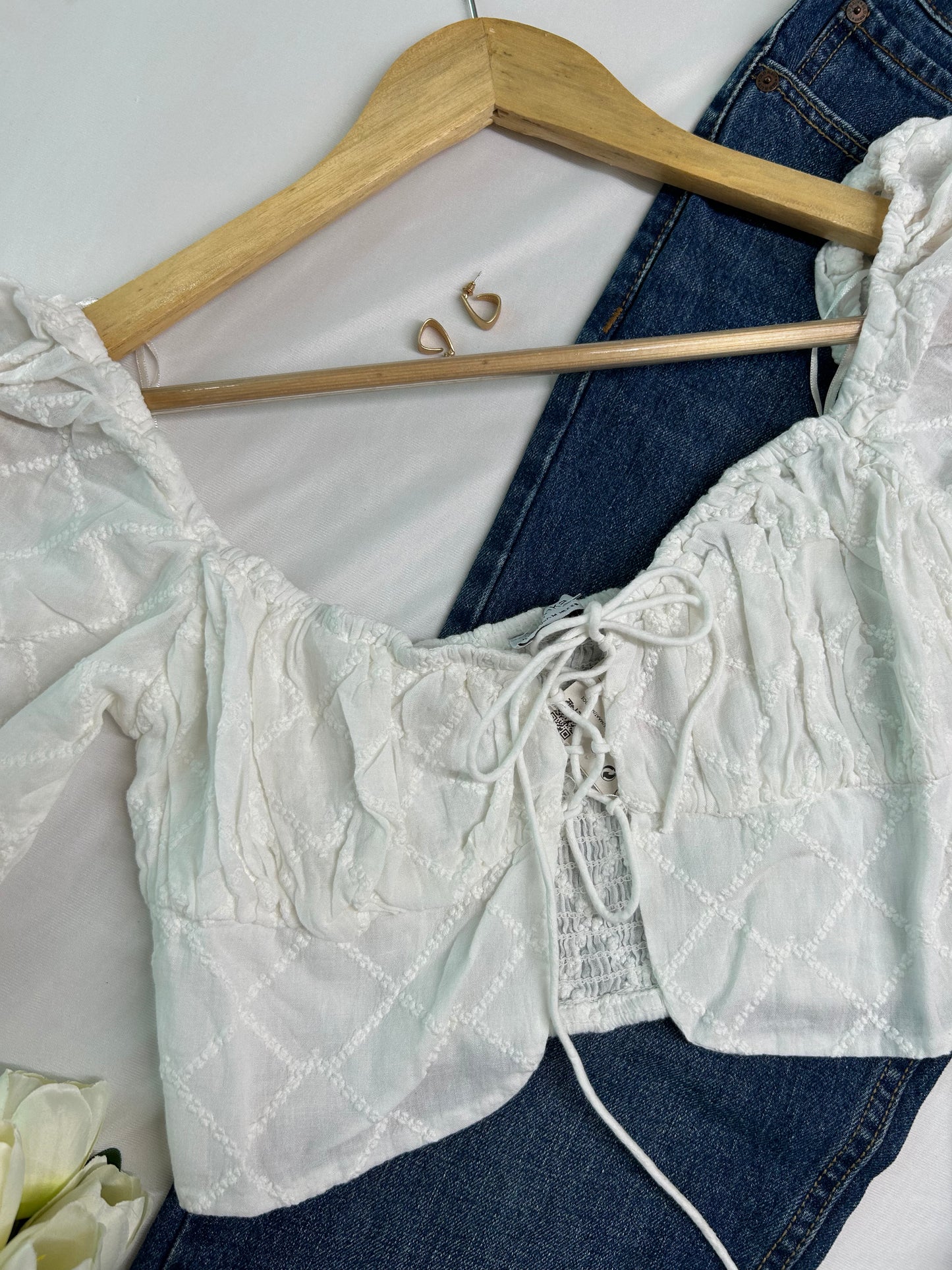 Cutesy - White CRISCROSS