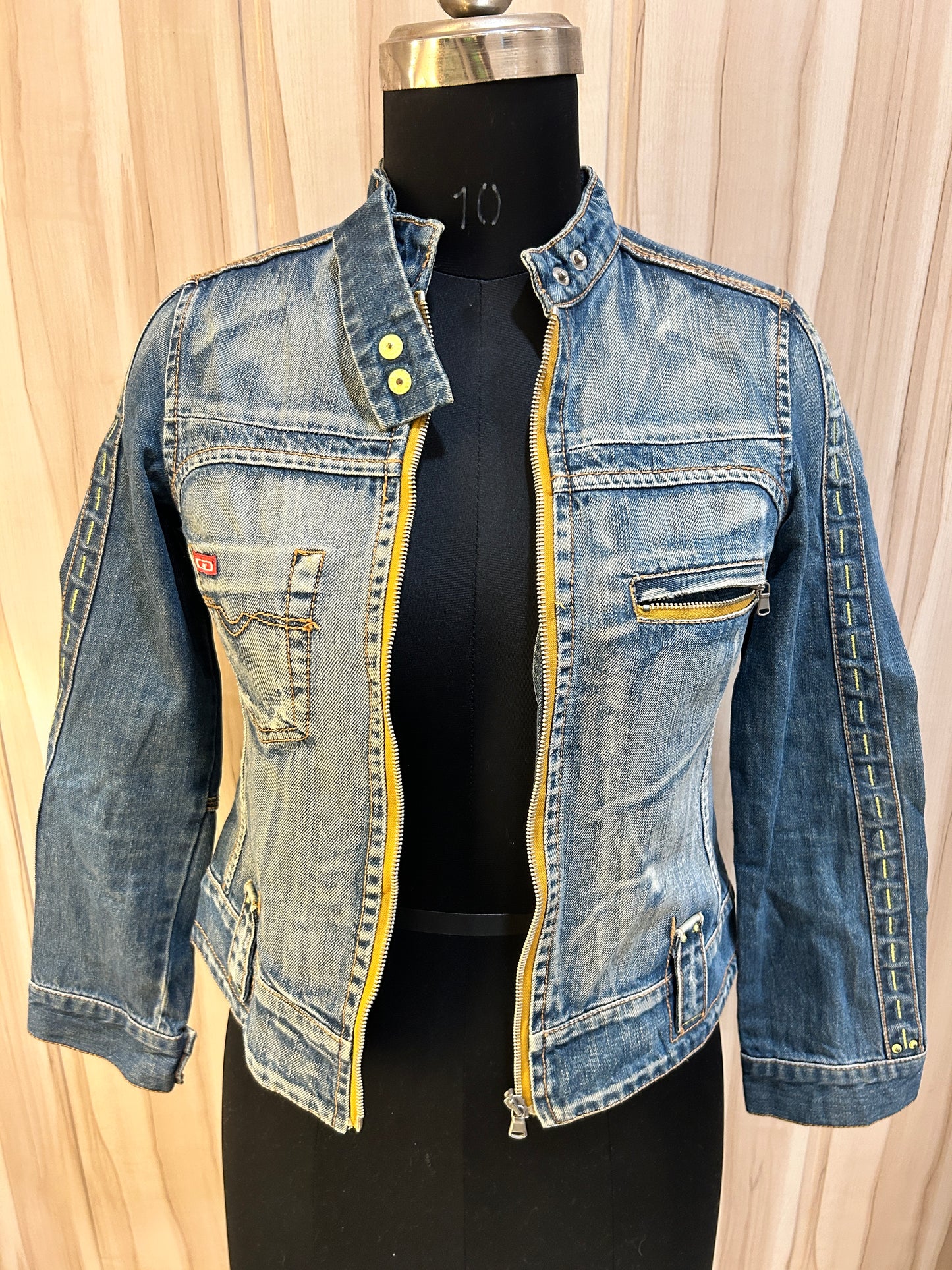 Vintage denim jacket with zipper