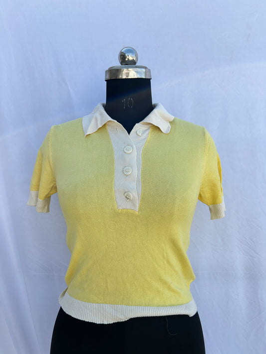 Yellow white contrast collar