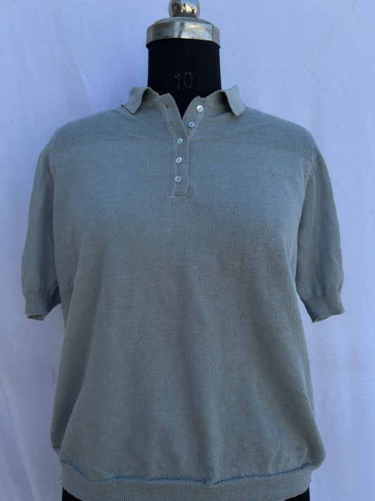 Grey collar plain