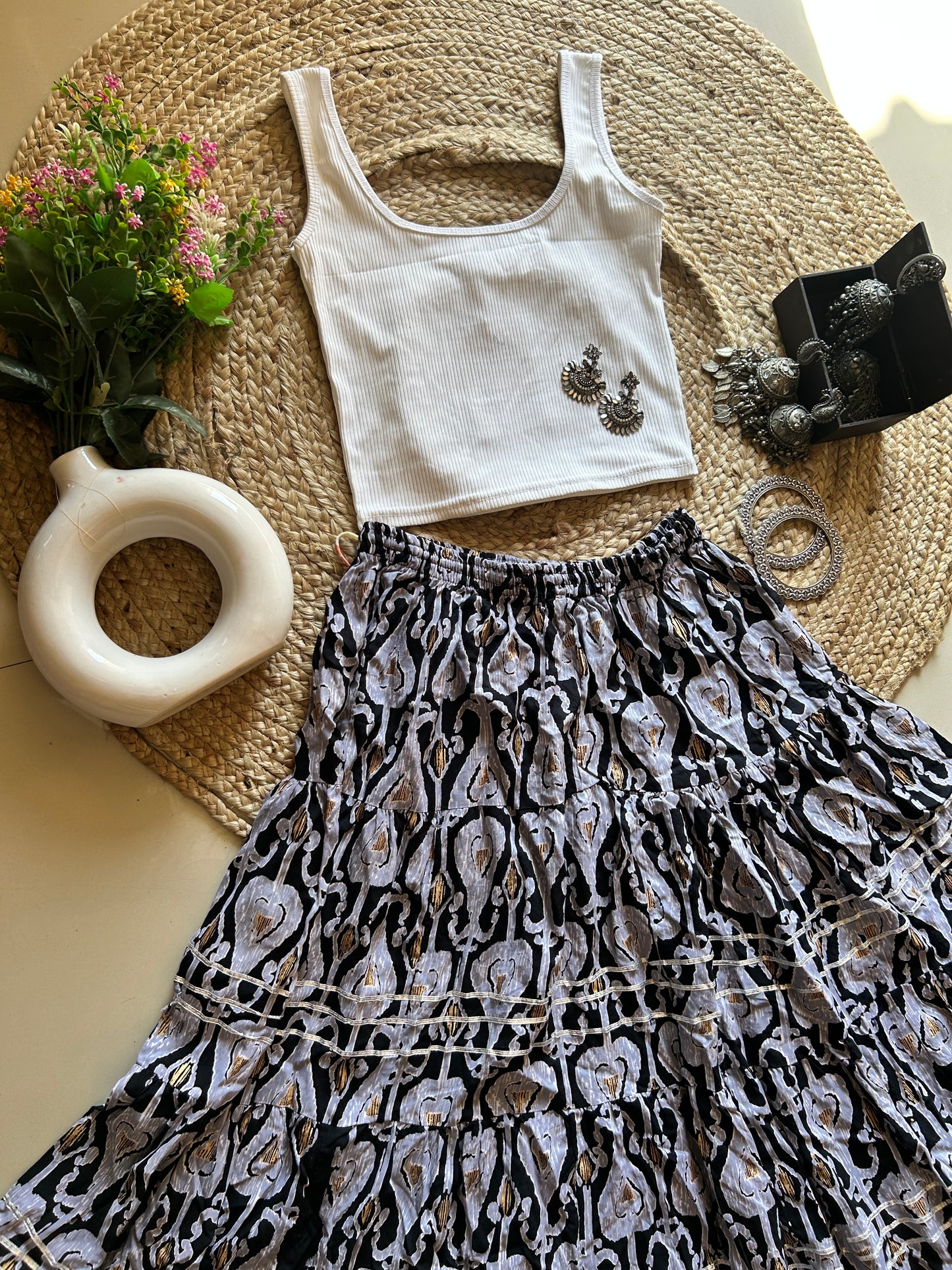 Black abstarct print skirt