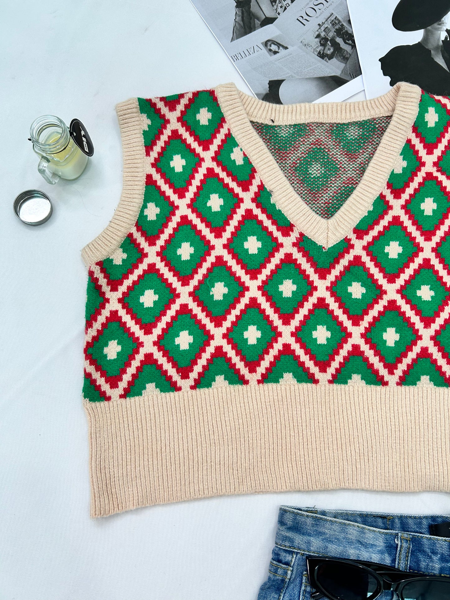 White cute print vest