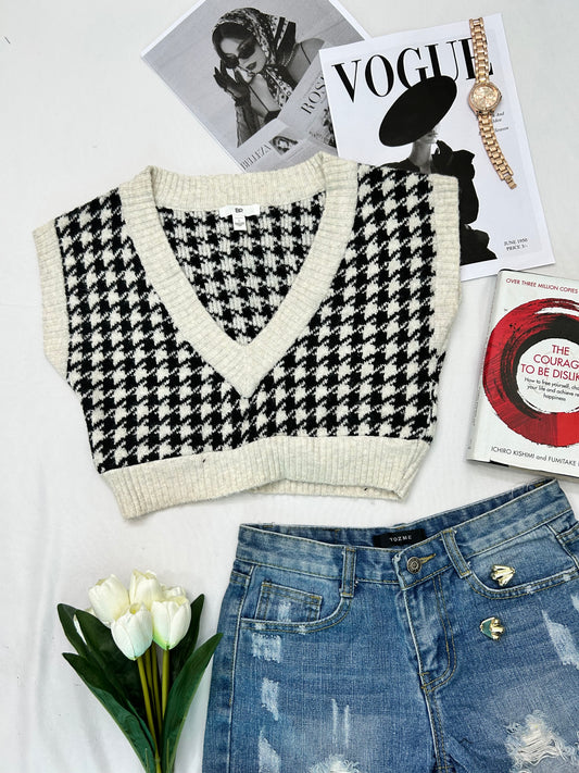 Off white checkerd  crop