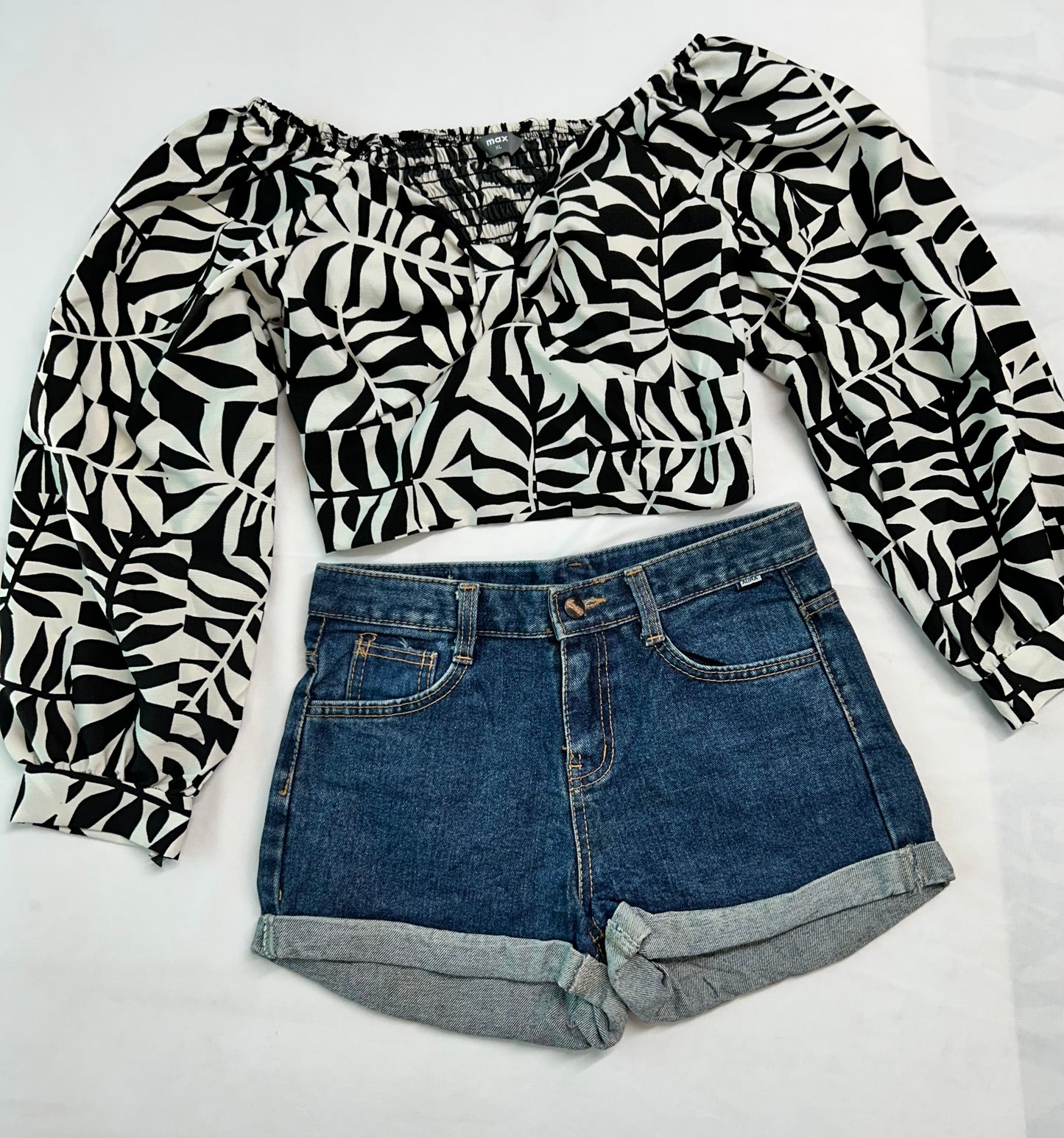 Black white leafy printed