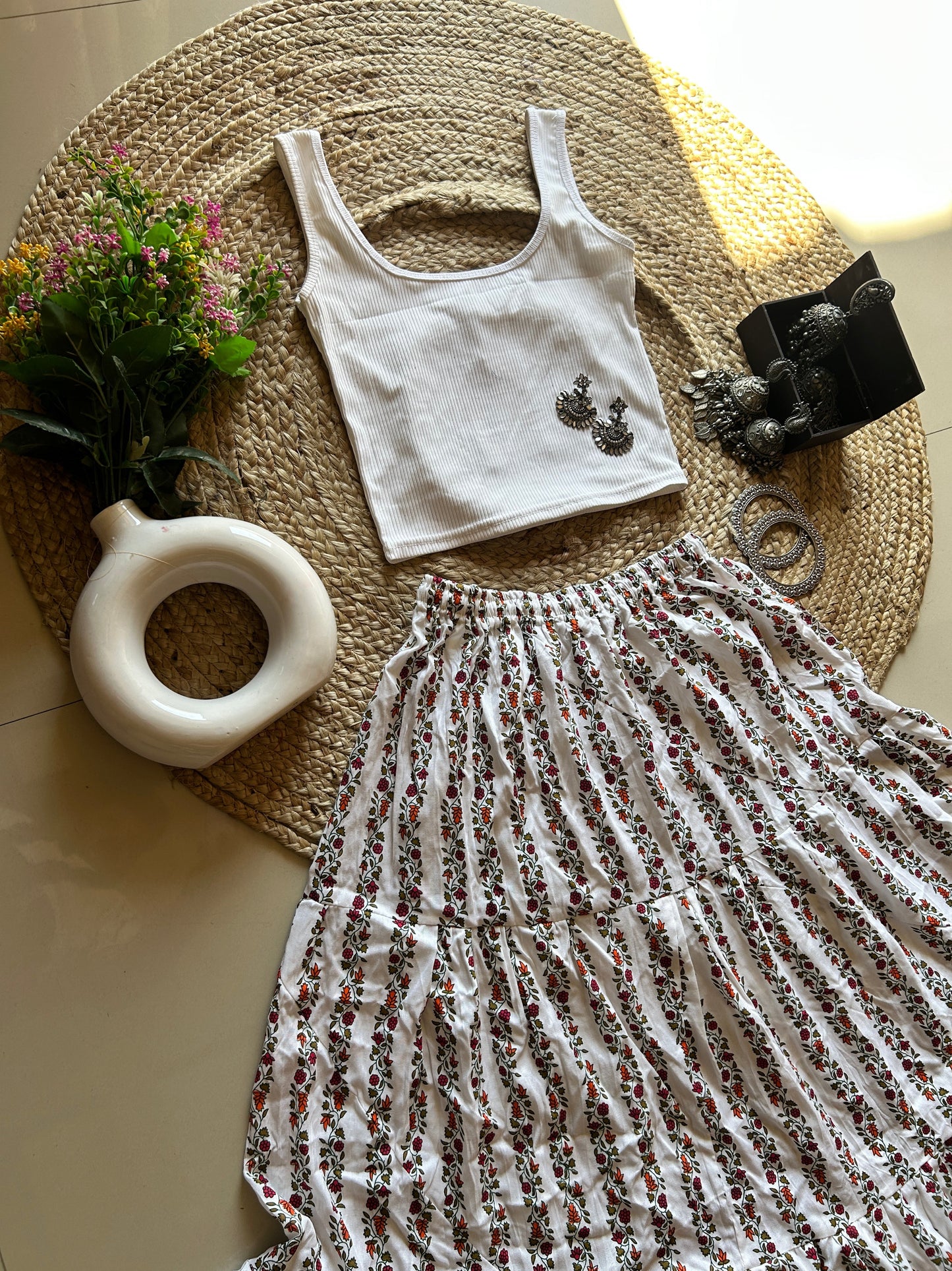 White cute flower print skirt